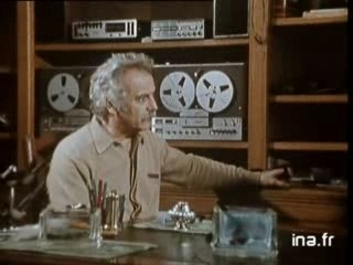 Bourvil qui parle de Georges BRASSENS.