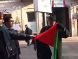 gianni vattimo con la bandiera palestinese