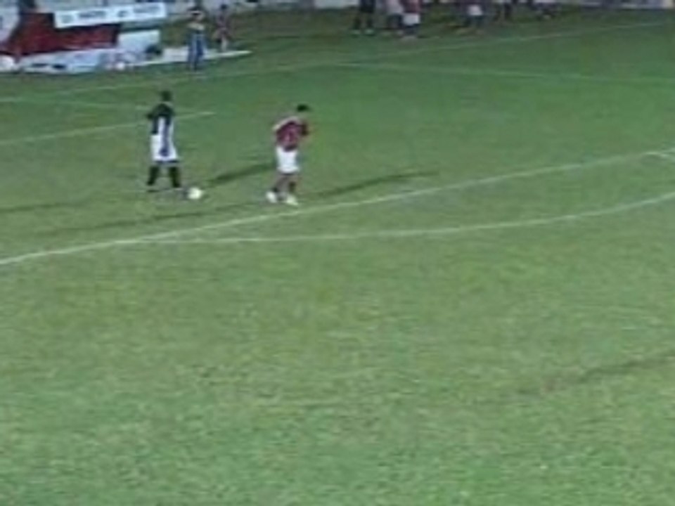 Arbitro para o jogo para ir no banheiro