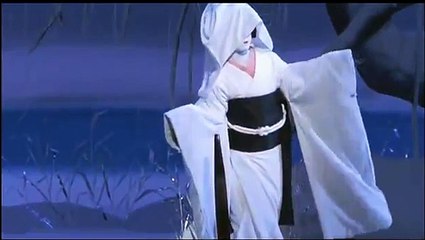 Tamasaburo "Sagi Musume" 坂東玉三郎 「鷺娘」 - beginning section