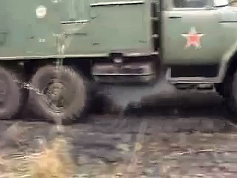 Russian ZIL 6x6 truck goes offroading