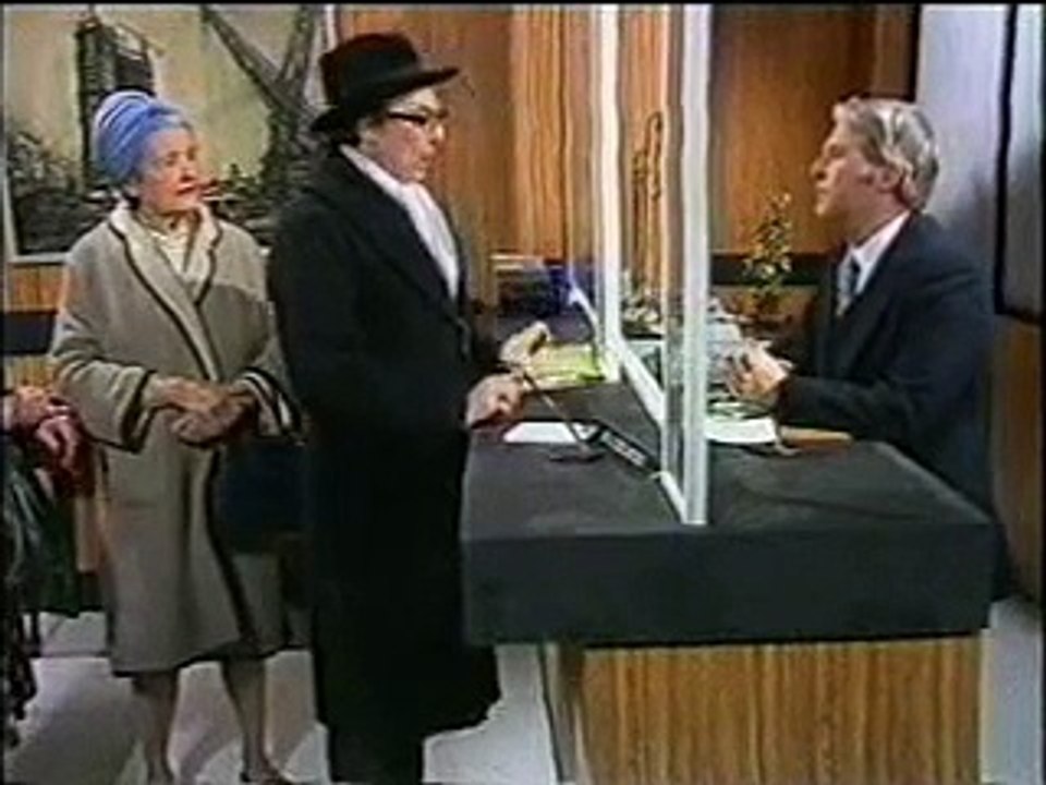 Morecambe & Wise - Bank Robber