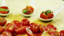 Cortar 20 Cherry Tomates en menos de 10 segundos | Chef James