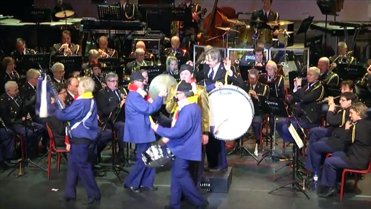 'Het dondert en het bliksemt' ...en het klettert van het podium.