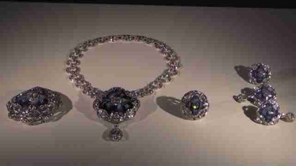 La alta joyería de París se engasta de imperio y talismanes