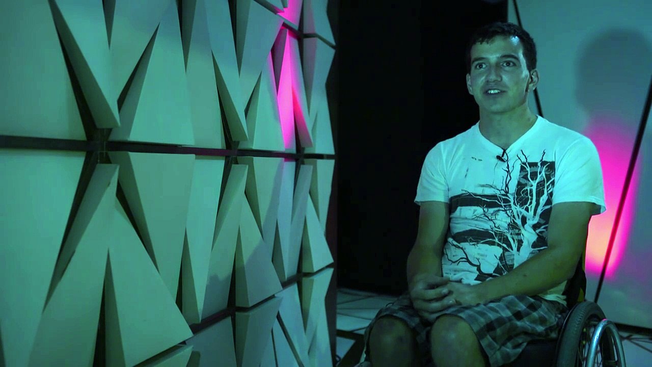 6 inconnu se découvrent en mangeant dans le noir - Expérience sociale - Coca-cola enlève les etiquettes