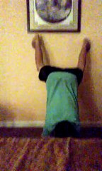 Stupid kid (fails) twerking to spongebob remix