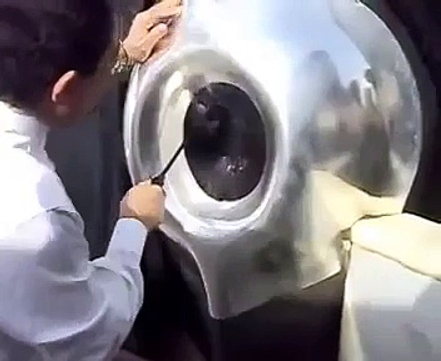Rare Video of cleaning and maintenance of Hajr e Aswad