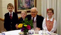 Elder L. Tom Perry (german) Was Mütter ihre Kinder zu Hause lehren (Teil 1 von 2)