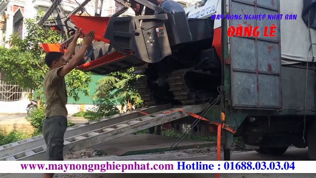 Máy gặt kubota dc 70g Thái Lan nhập bãi gặt ruộng thụt trũng sình lầy lúa đổ ngả năng suất cao giá rẻ nhất Miền Bắc