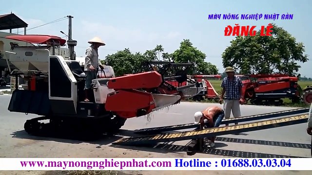 Trời nóng 41 độ C- ĐĂNG LÊ vẫn tiếp tục xuất giao máy gặt KUBOTA DC-68G Thái Lan giao cho bà con GIA BÌNH BẮC NINH