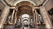 Il Museo del  Louvre   -  Parigi  - Francia