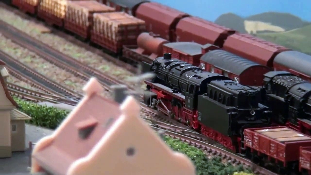 Modelleisenbahn Spur N: BR 44 mit Sound und Güterzug