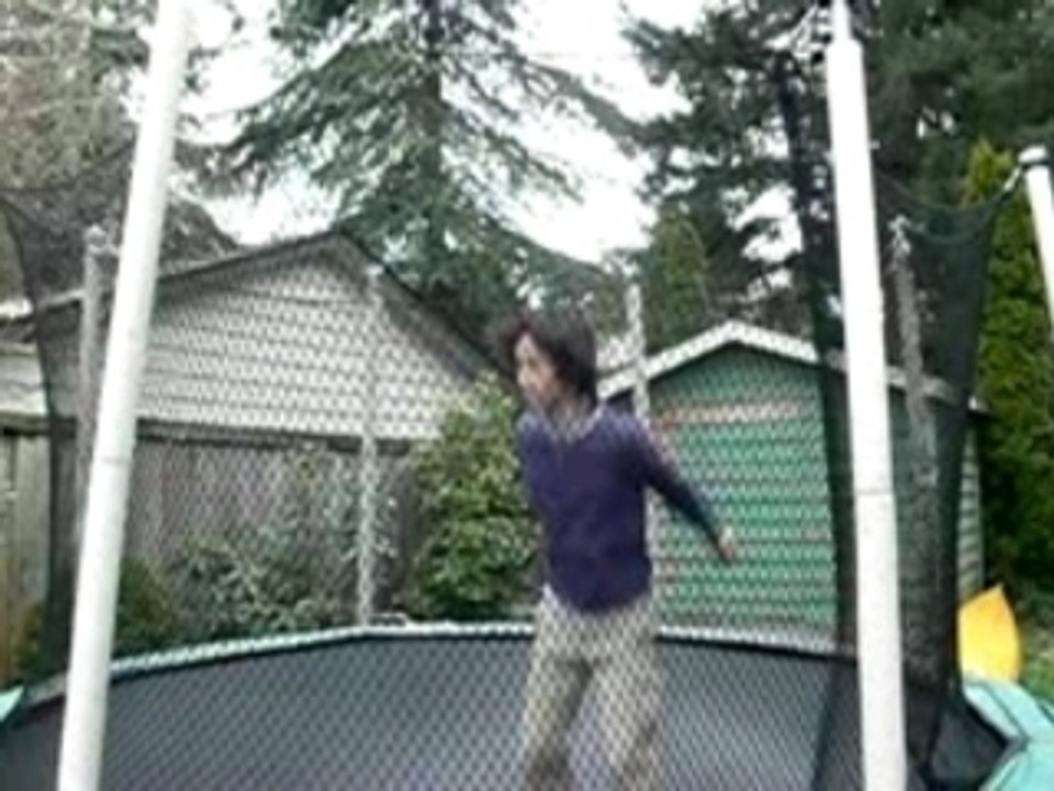 Yuta sur le trampoline
