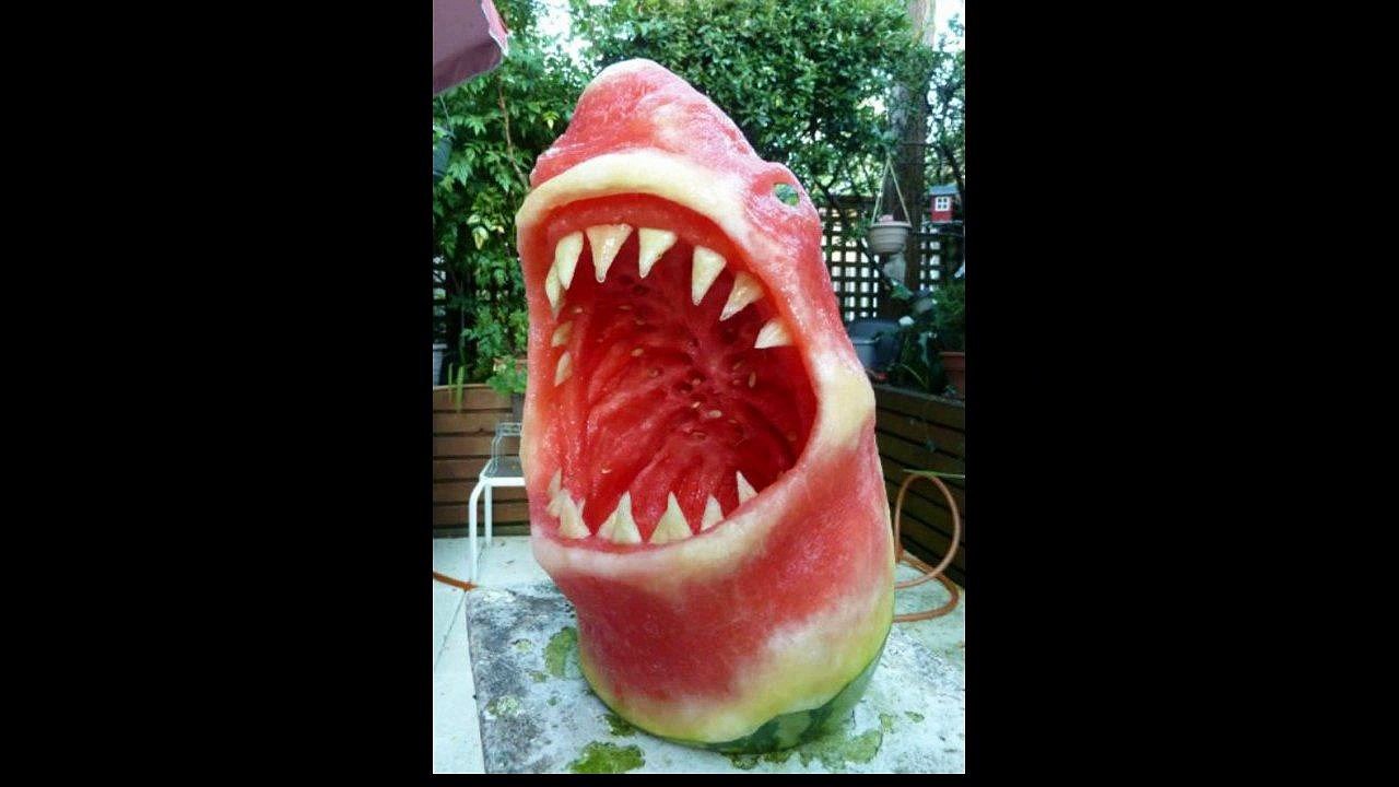 So watermelon sculptures are a thing (23 photos)