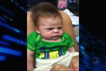 ´Bebê mal-humorado´ faz sucesso na internet