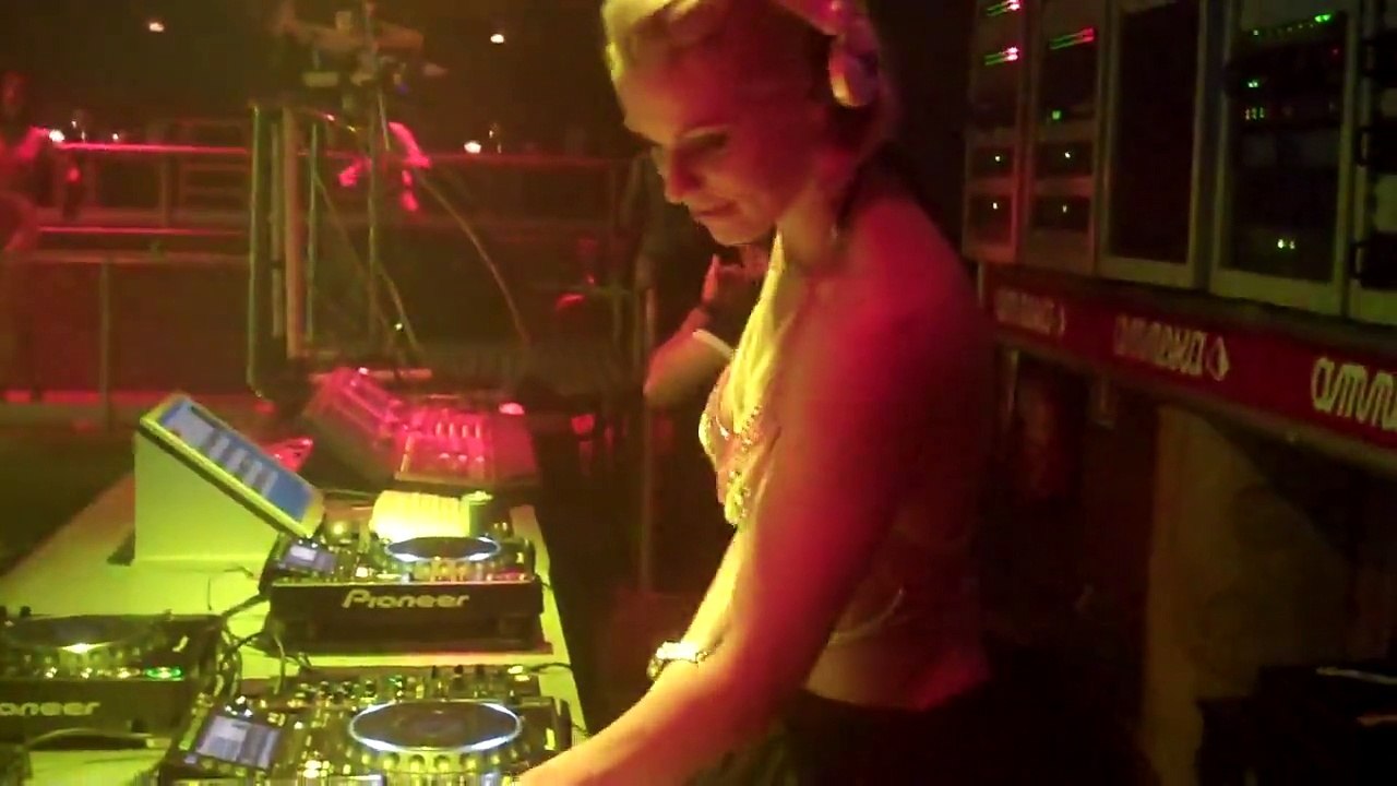 Niki Belucci 2010 07 07 Ibiza Amnesia