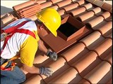 Installation d'un conduit de cheminée et sortie de toit en maison individuelle