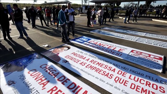 Metalúrgicos fazem manifestação contra demissões