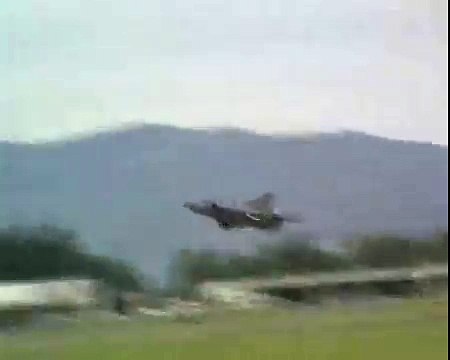 SAAB 35 Draken aerobatic display at Gardermoen airshow 1992