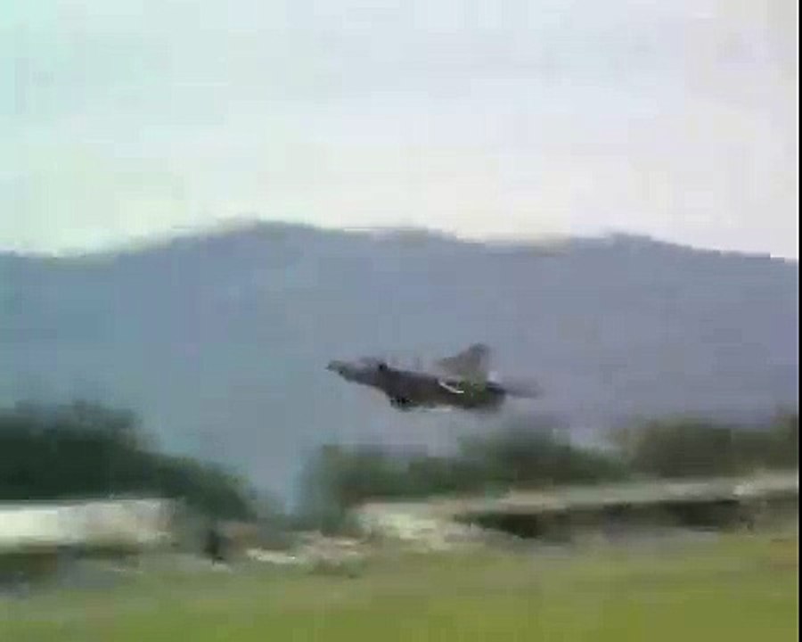 SAAB 35 Draken aerobatic display at Gardermoen airshow 1992