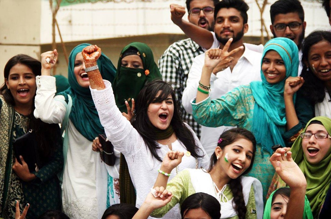 Chand Meri Zameen Phool Mera Watan - Hum Aik Hain - Watan Ki Mitti Gawah Rehna - Jeevay Jeevay Pakistan - Hum Zinda Qaum Hain -  Meri Pehchan Pakistan Pakistan - Sara Raza Khan
