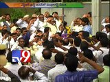 Kishan reddy hoists National flag at Telangana BJP office