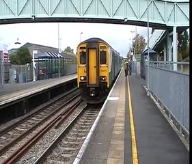 *NEW CAMCORDER* Ashchurch station - Passenger traffic (28-10-2010)