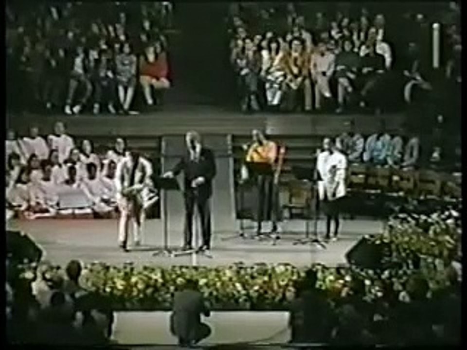 Jim Henson Memorial 'Turn The World Around' Sung by Harry Belafonte