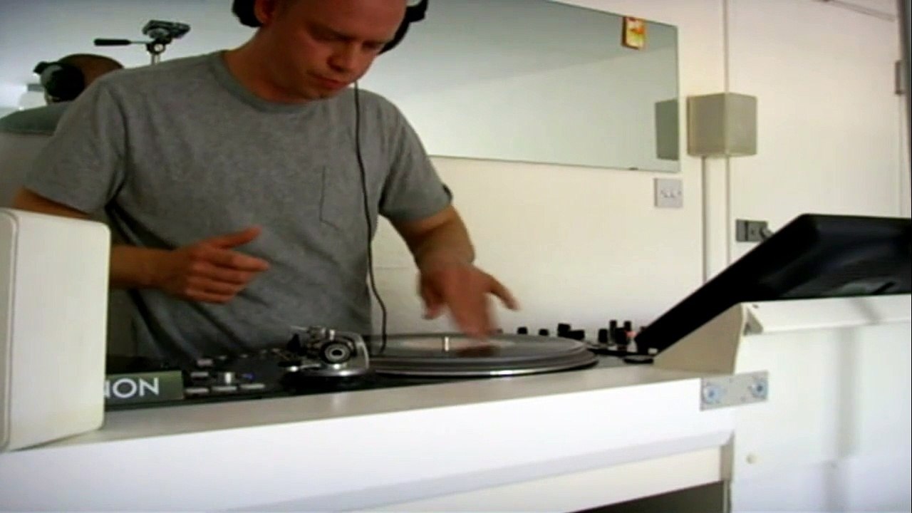 Beautifully Crafted Oldskool Jungle Mix (Part 2).