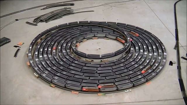 Endless Spiral Toy Train Will Mesmerize You!