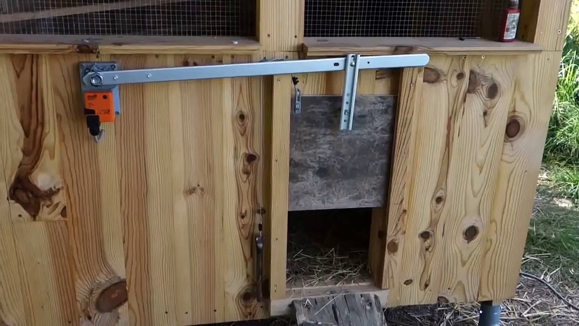 Porte Automatique Pour Poulailler
