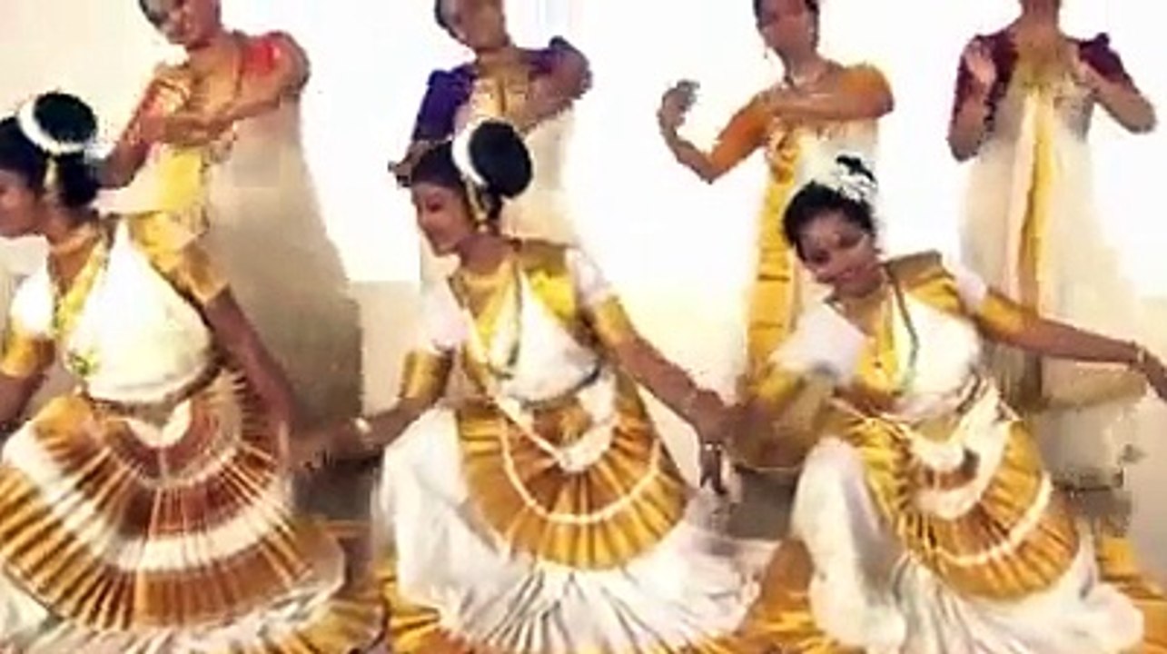 AWSOME ONAM SONG (ORU NRI ONAM).mp4