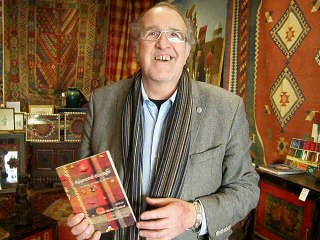 JEAN MICHEL TESTARD PRESENTE SON LIVRE .. TISSAGE  A NIMES