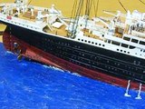 model Titanic sinking