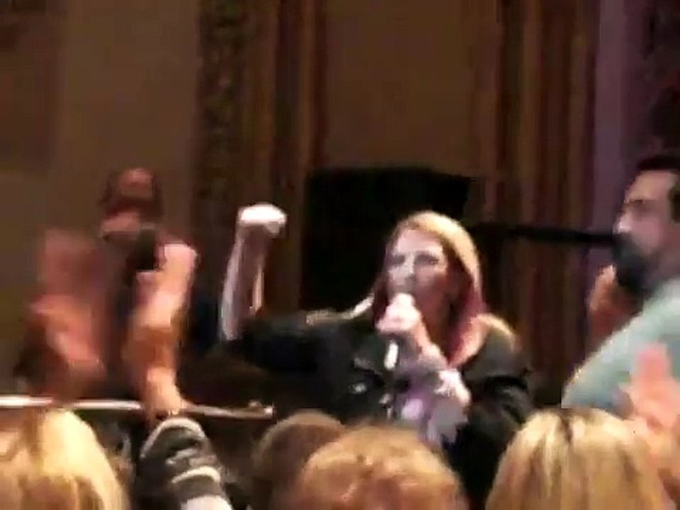 Lisa Lampanelli in Reading, PA: Guy yelling "Get off the stage!" + Lisa talking with sign ladies