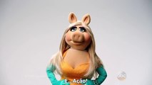 (Promo) The Muppets | Miss Piggy & Nathan Fillion