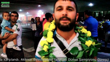 Akhisar Belediyesporlu Dünya Şampiyonu Güreşçi Ali Cengiz Omuzlarda Karşılandı
