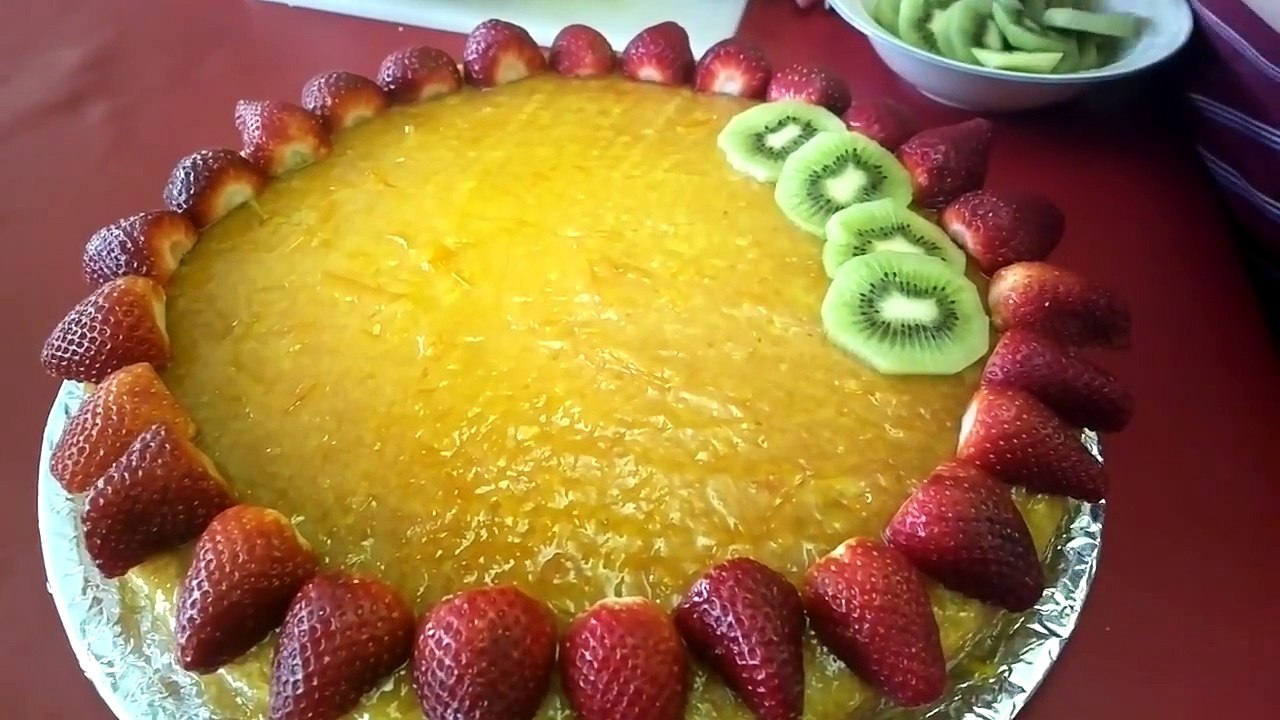 Decorating a cake with Fruit