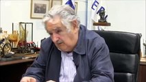Mujica lamenta desperdicio de comida mientras hay niños que mueren de hambre