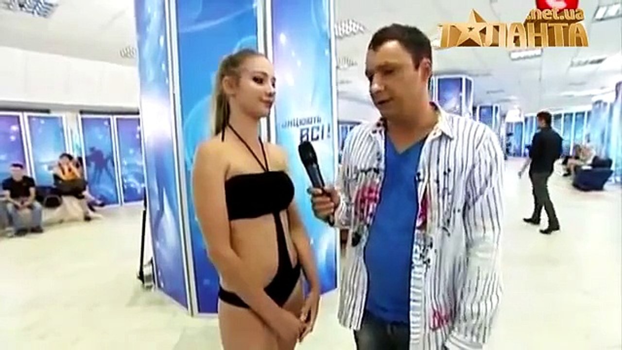 безумно страстно танцует девушка