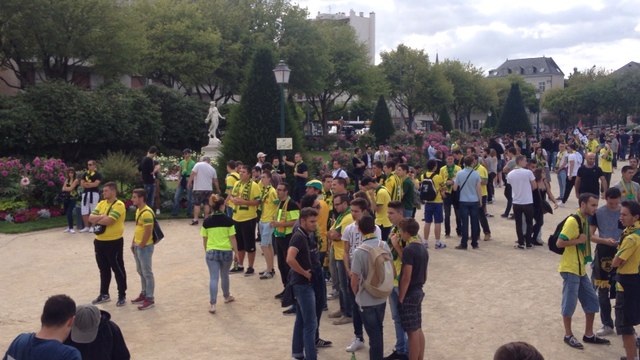 Les Canaris rassemblés au jardin du Mail