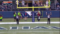 NFL - Pete Carroll percuté par un arbitre