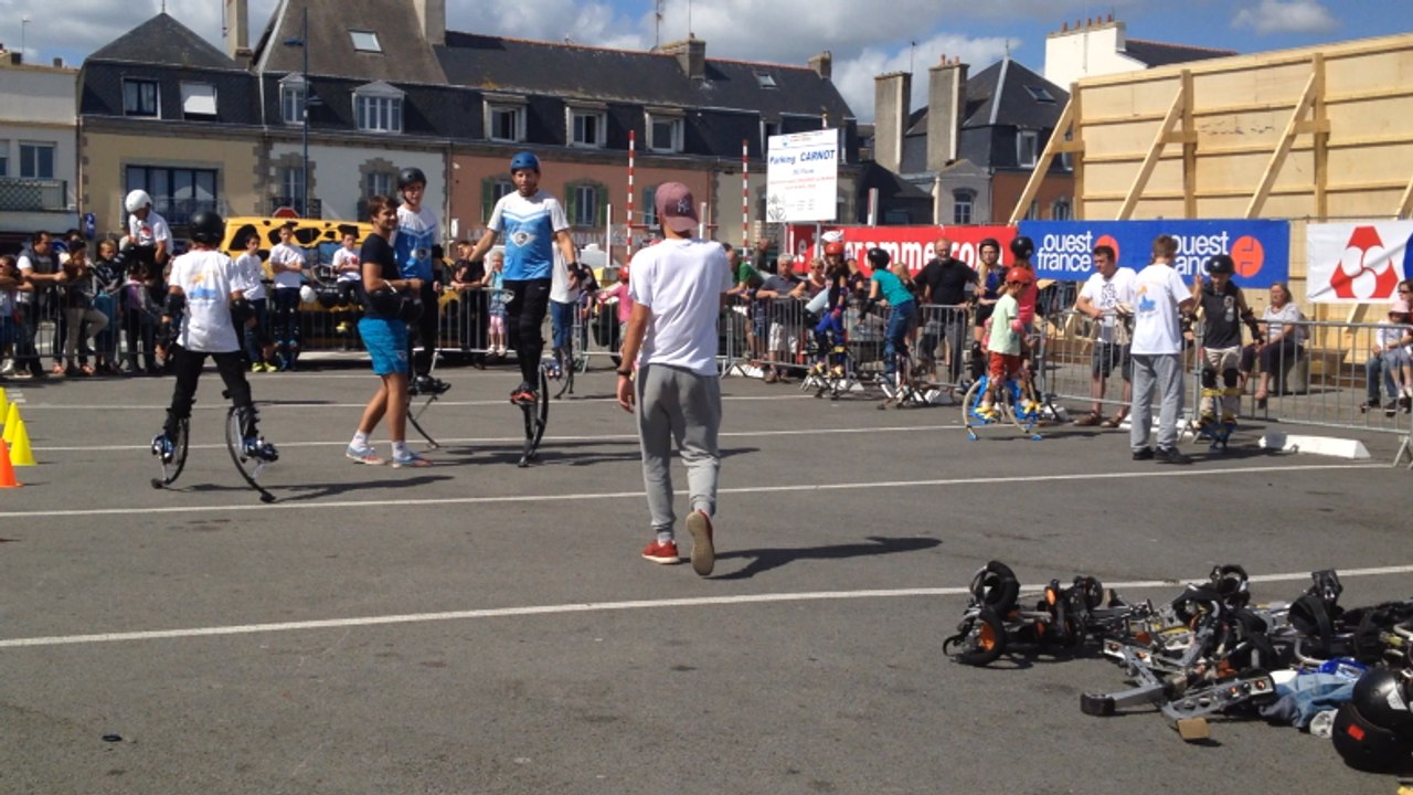 Démonstrations d'échasses urbaines