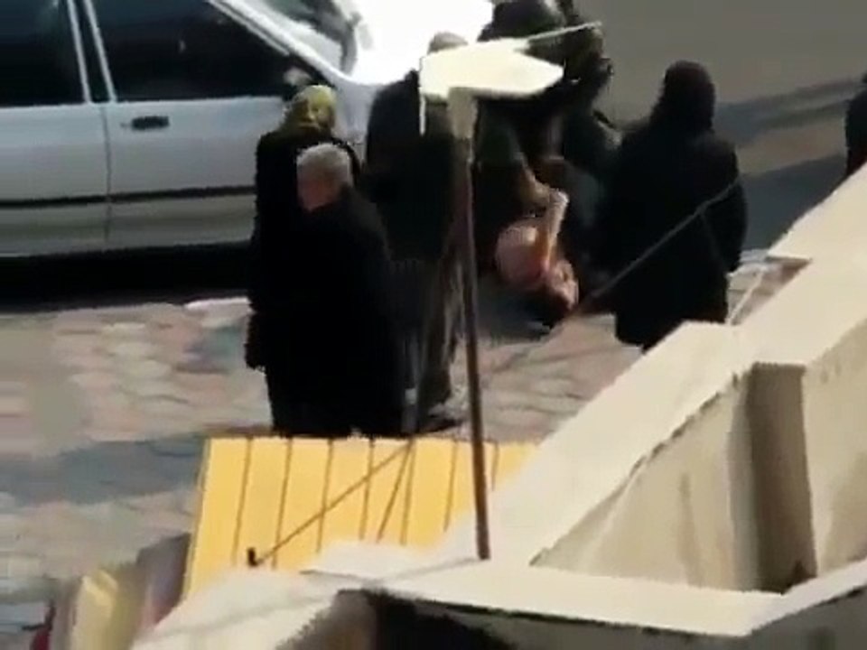 صحنه وحشتناک زدن يک جوان در خيابان  تهران 22بهم...