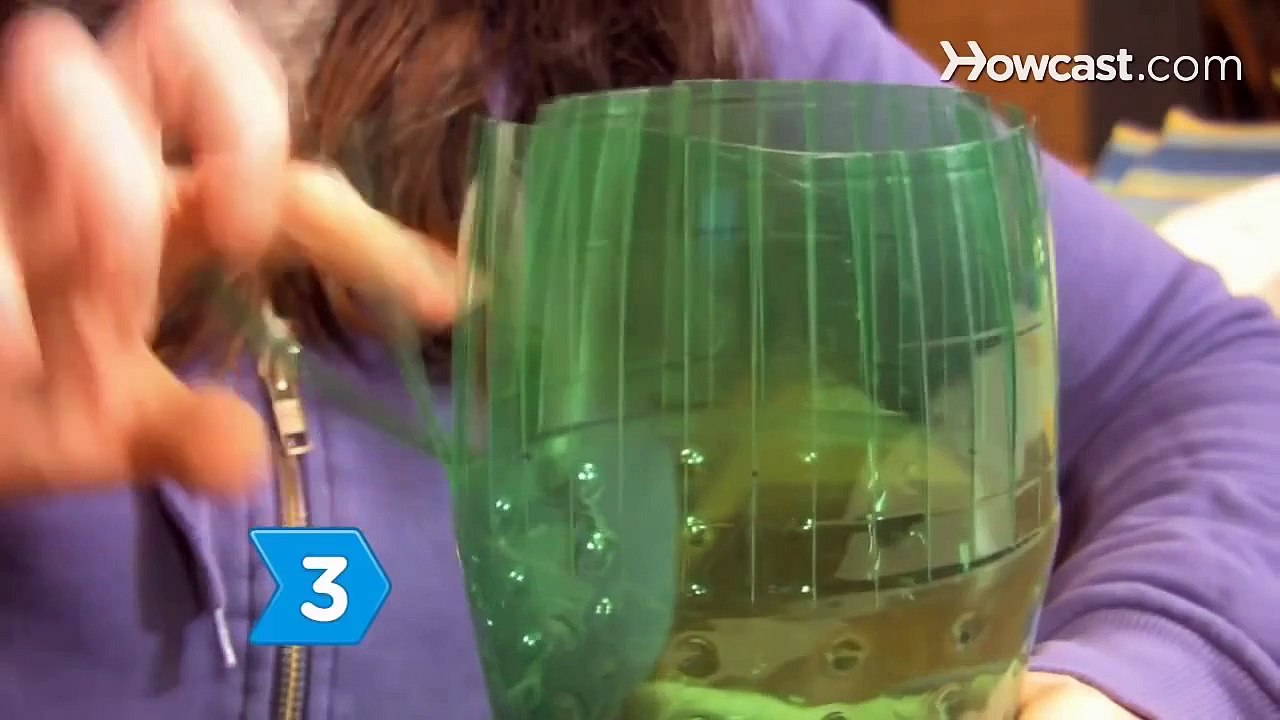 How to Make a Woven Vase Out of a Soda Bottle