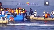 Auf See erstickt - italienische Marine findet 40 Leichen auf Flüchtlingsboot