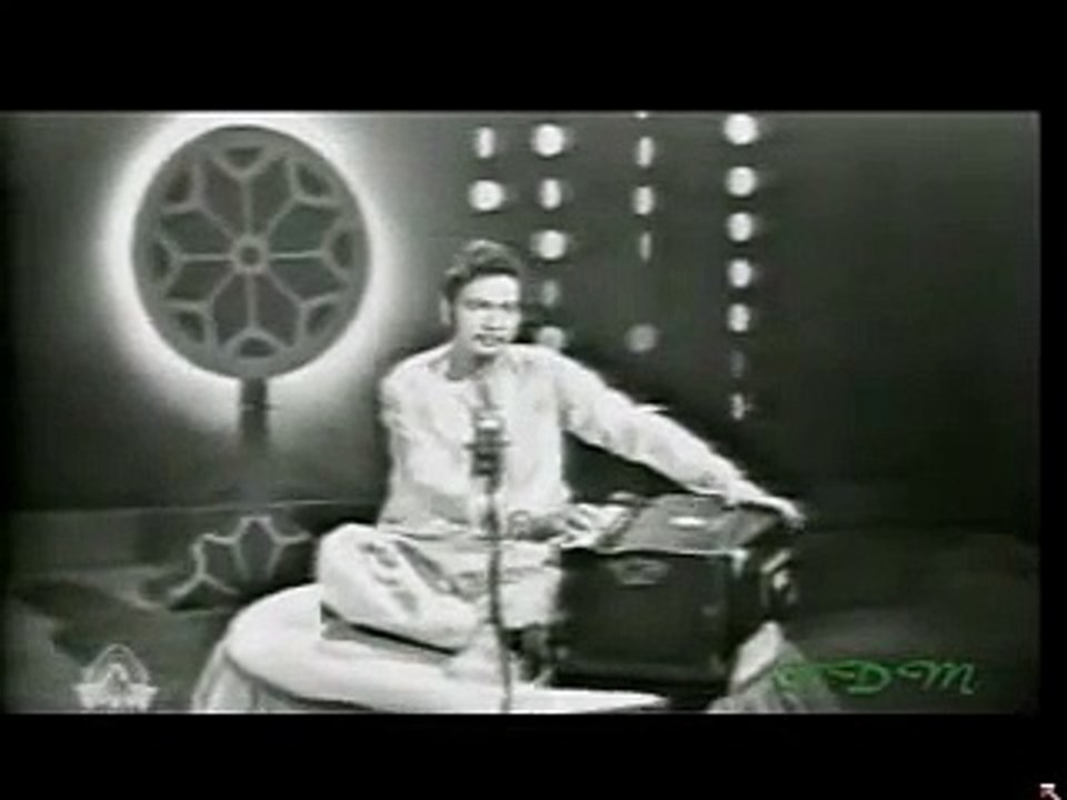 WWW.DOWNVIDS.NET-Ae Watan Pyaray Watan (PTV Old Days)
