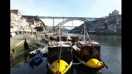 les quais Ribeira en mars