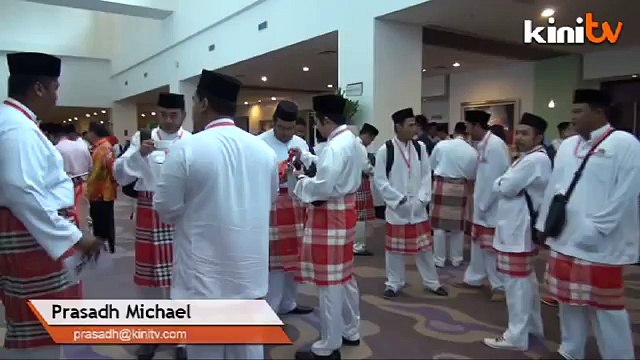 Umno polls begin: 230,000 delegates cast votes nationwide